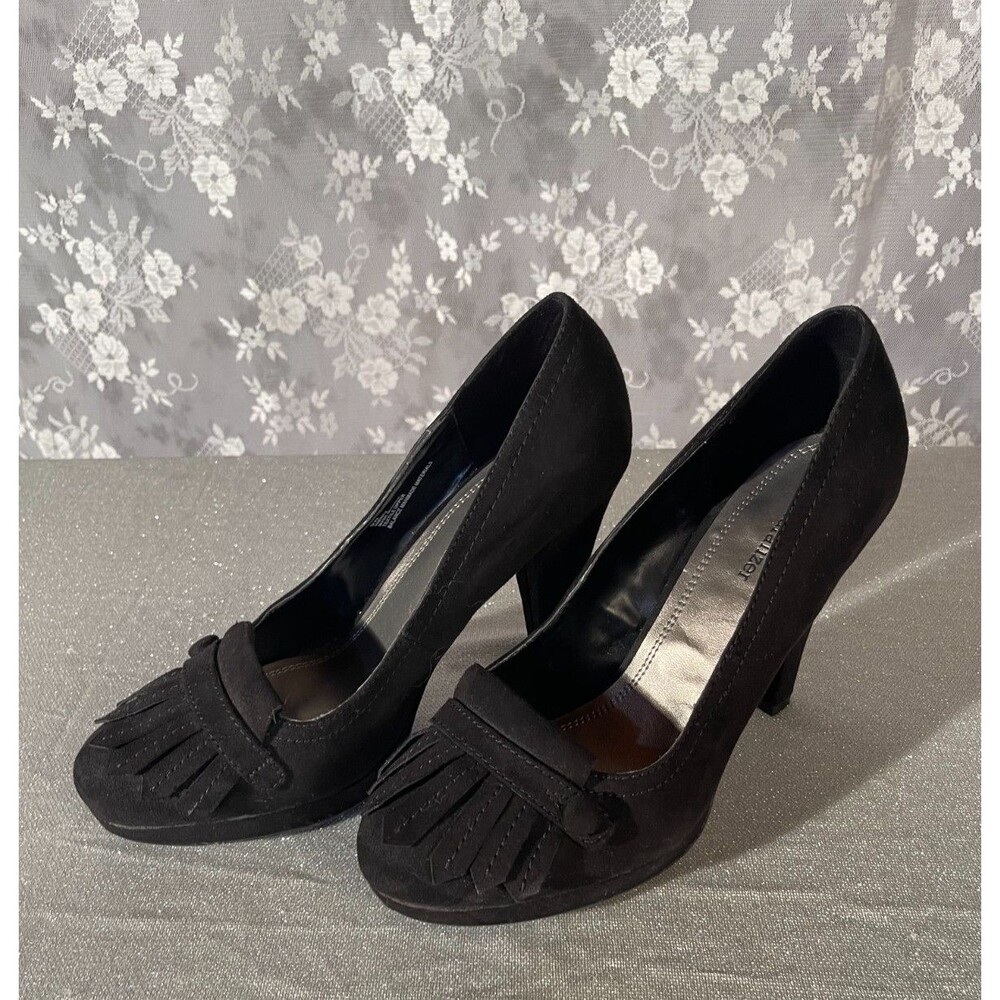 Naturalizer Black Faux Suede Heels Size 9W Retro Dark Academia Closed Toe Pumps
